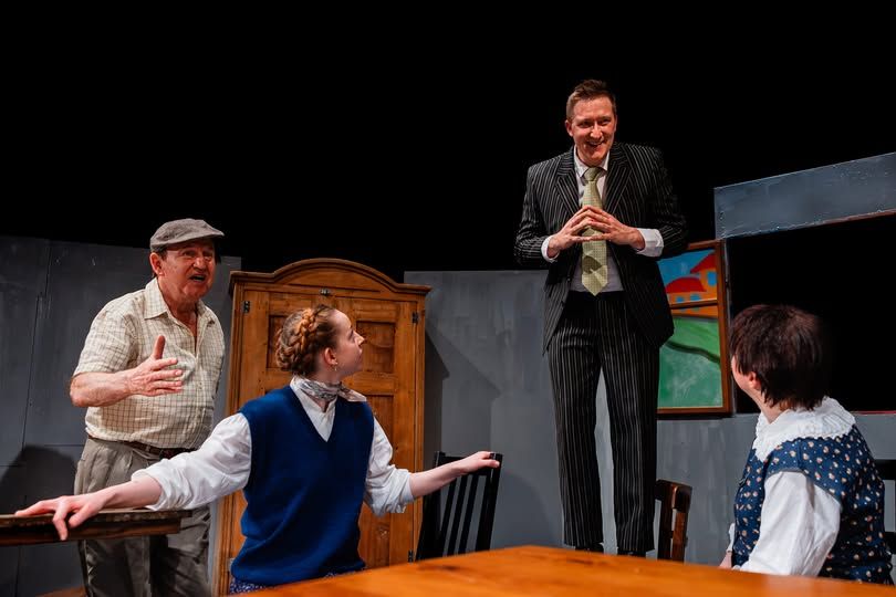 Goli pianist, absurdna komedija