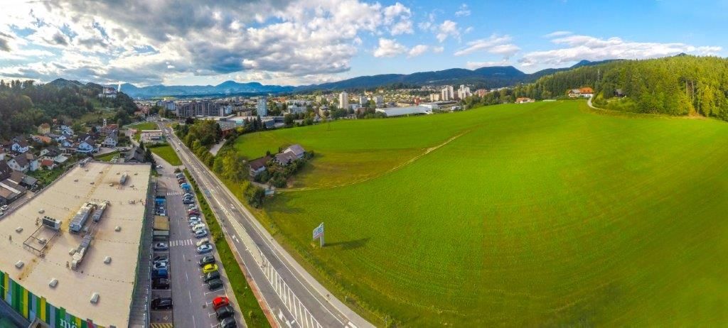 Na javni dražbi naprodaj zemljišče na Zlatem griču