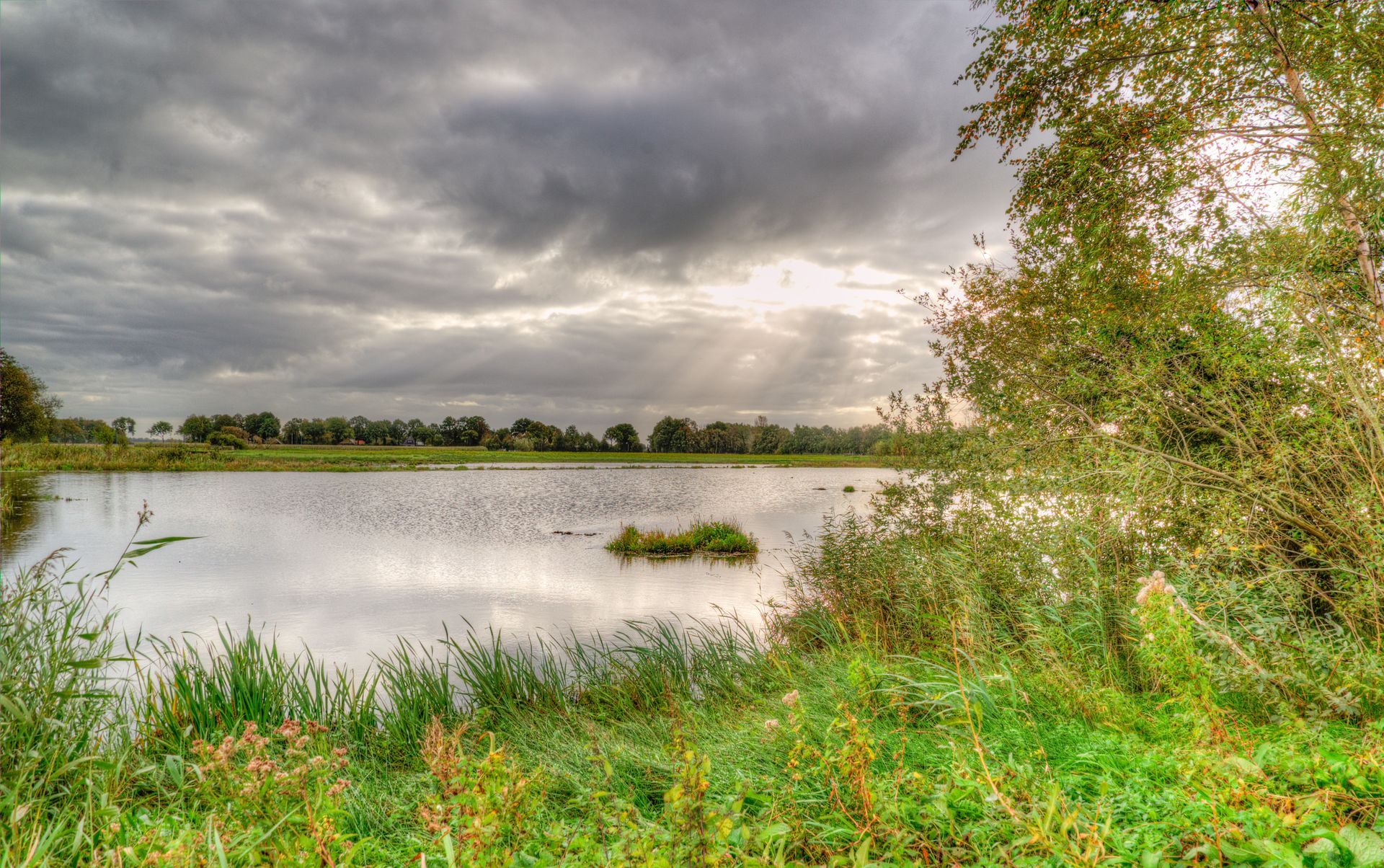 Pred nami teden spremenljivega vremena: Malo sonca, malo oblakov in kakšna kaplja dežja