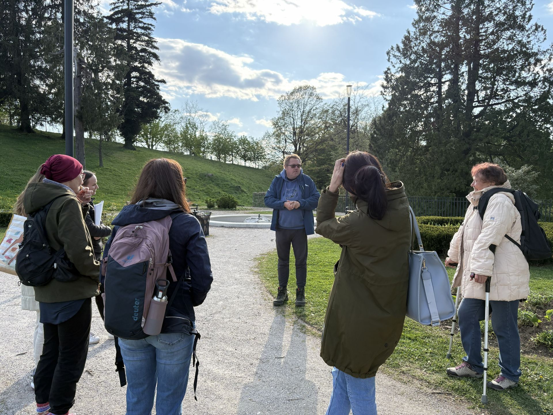 Udeleženci predavanja »Zeleni kotički za zdravo življenje: pomen narave v urbanem okolju« spoznavali pomen zelenih površin v mestih