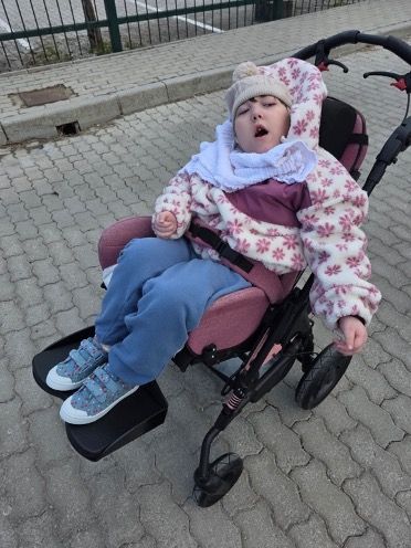 6-letna Nejla iz Velenja nujno potrebuje našo pomoč