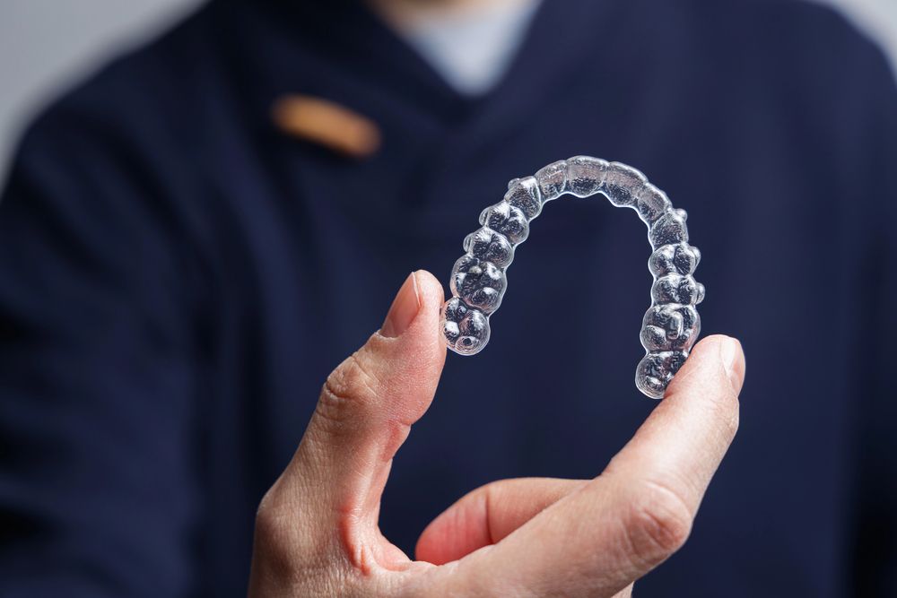 Nevidni zobni aparat blizu Velenja: Zakaj se vse več odraslih odloča za Invisalign