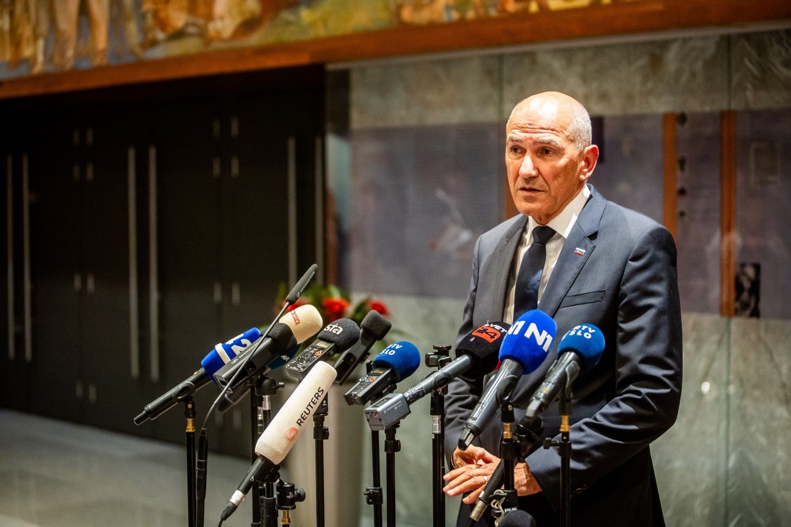 Lista ministrskih kandidatov tudi uradno vložena v DZ