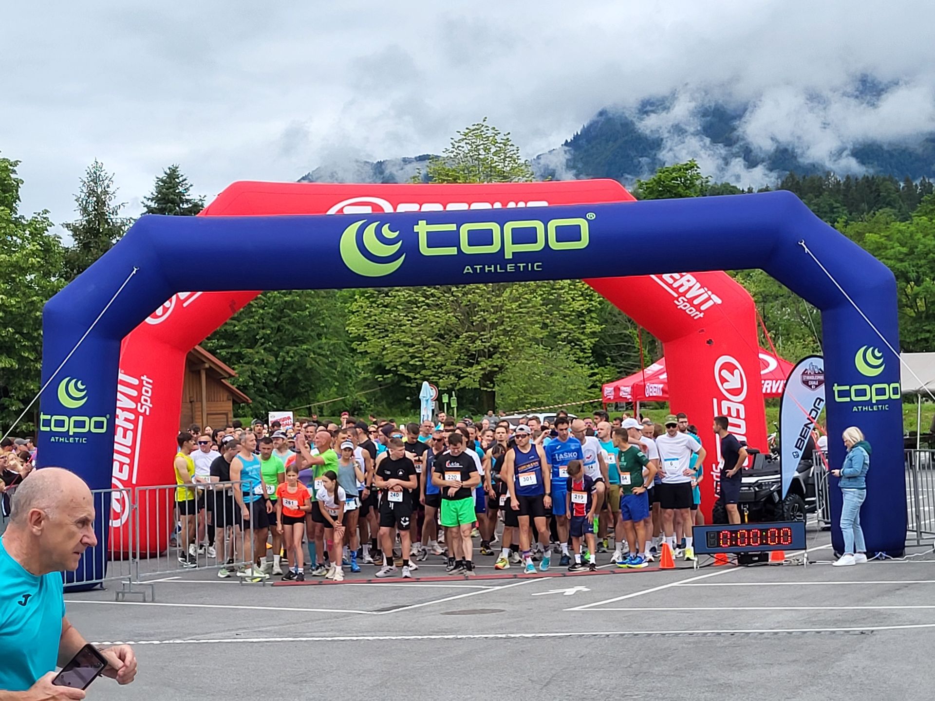 Tekaški praznik v objemu narave: Maraton Savinja v Mozirju znova navdušil