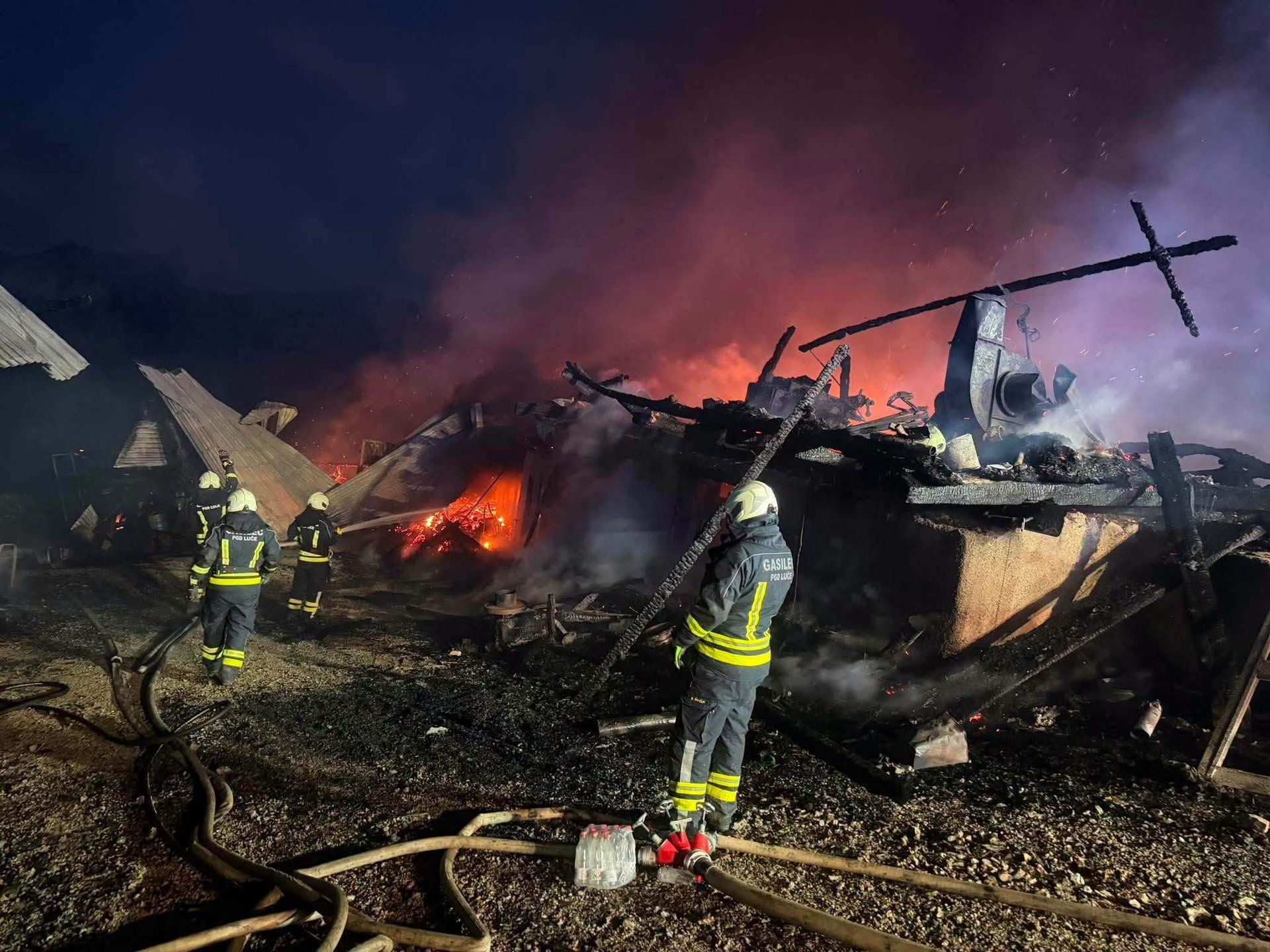 Kriminalistična preiskava zaključena: Znan vzrok požara na kmetiji Bukovnik