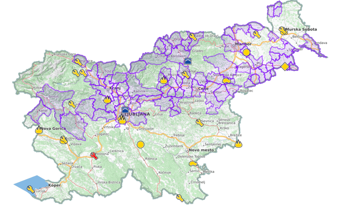 Toča, podrta drevesa in izpad elektrike v Savinjski dolini, težave tudi na Koroškem