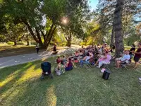 (FOTO) Sanje uličarjev: Ko Sončni park postane gledališki oder