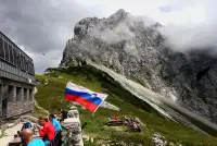 Planinske koče s številčnim obiskom in izzivi zagotavljanja vode, vse večja težava smeti
