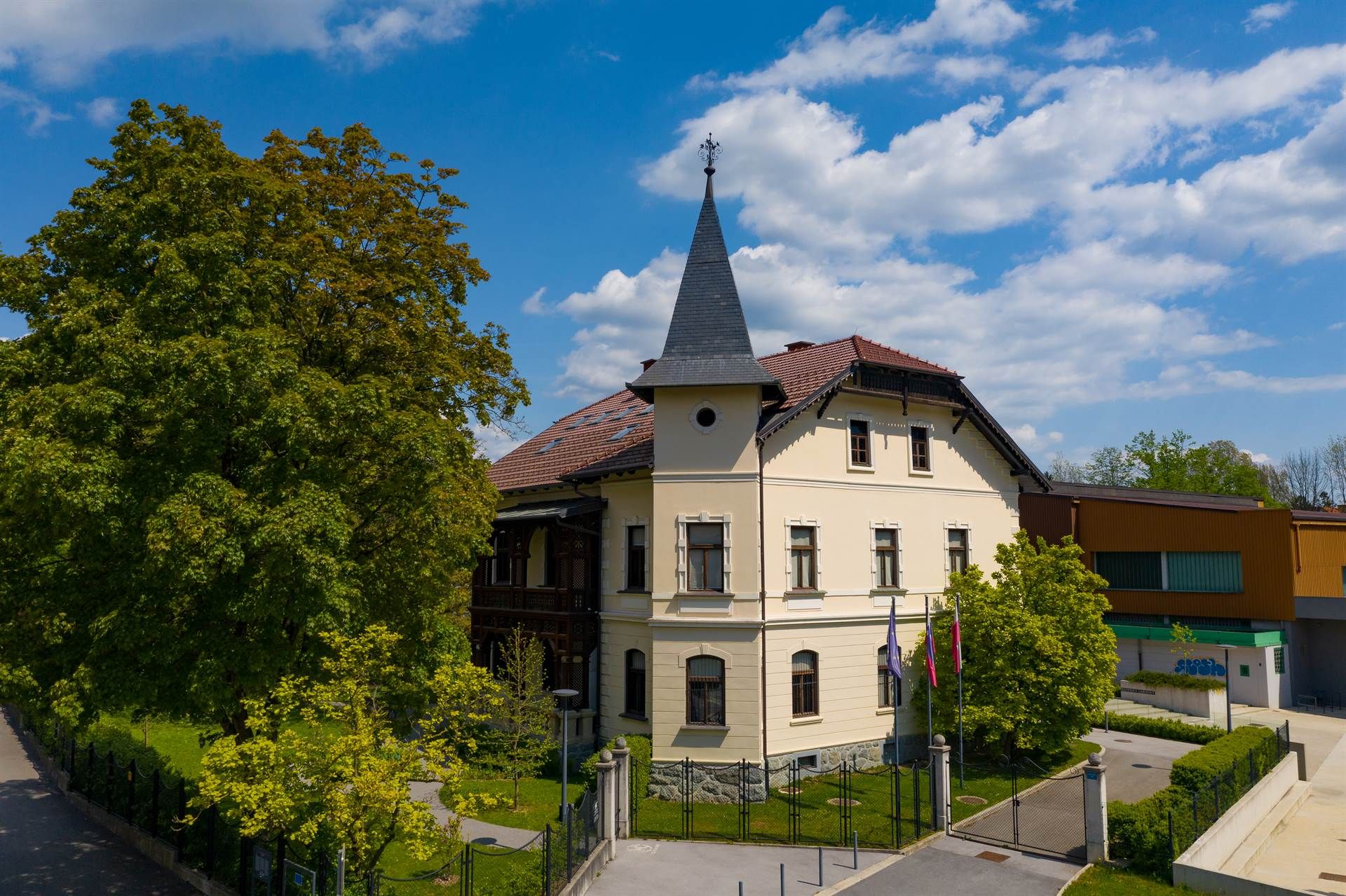 Vila Mayer in Zavod 4 Šoštanj vabita na dvodnevno delavnico mozaika pod mentorstvom Mojce Marije Černivšek