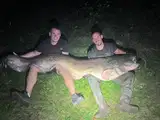 Rekord Škalskega jezera: na kraparsko opremo ujel soma, dolgega 240 centimetrov in težkega 91 kilogramov