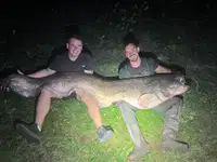 Rekord Škalskega jezera: na kraparsko opremo ujel soma, dolgega 240 centimetrov in težkega 91 kilogramov