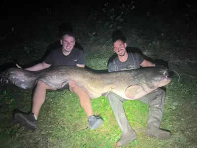 Rekord Škalskega jezera: na kraparsko opremo ujel soma, dolgega 240 centimetrov in težkega 91 kilogramov