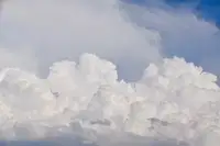 Slovenijo prehaja puščavski prah