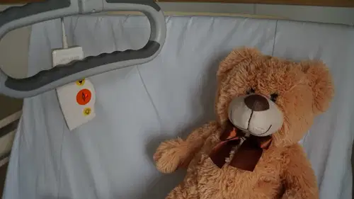 Z akcijo Naša moč je zlate barve opozarjajo na izzive otrok obolelih za rakom
