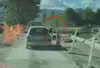 VIDEO: Sopotnik med vožnjo skozi okno podiral stebričke na delovišču pri Velenjskem jezeru
