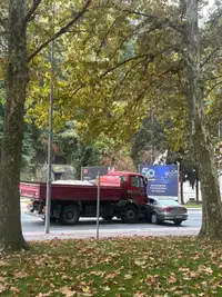 Previdno: Prišlo je do prometne nesreče pri Vili Bianci
