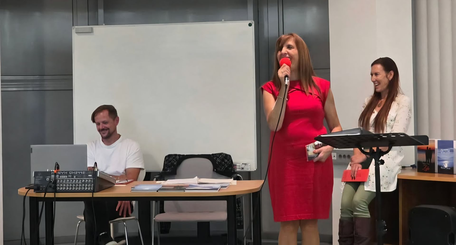 Svetloba življenja je z Mirjano Šernek zasijala v Knjižnici Velenje