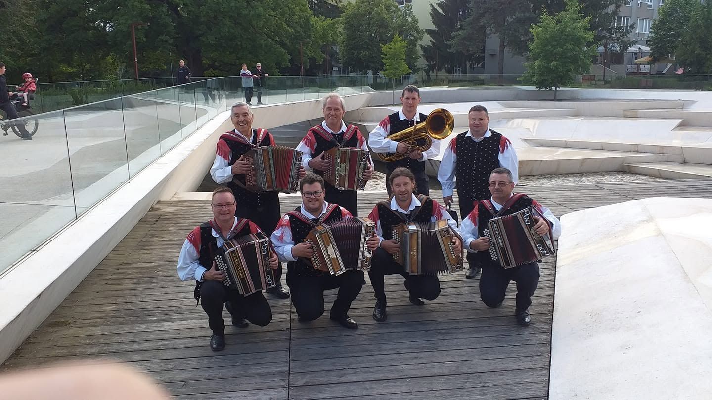 20. obletnica delovanja Konovskih harmonikarjev