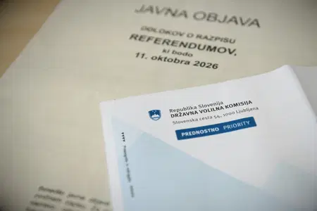 V teku predčasno glasovanje pred nedeljskimi referendumi