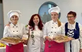 Zlato in srebro za velenjski dijakinji na državnem ocenjevanju jabolčnih zavitkov