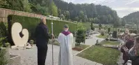 Včeraj je na pokopališču v Podkraju potekala slovesnost v spomin otrokom, ki so odšli prezgodaj