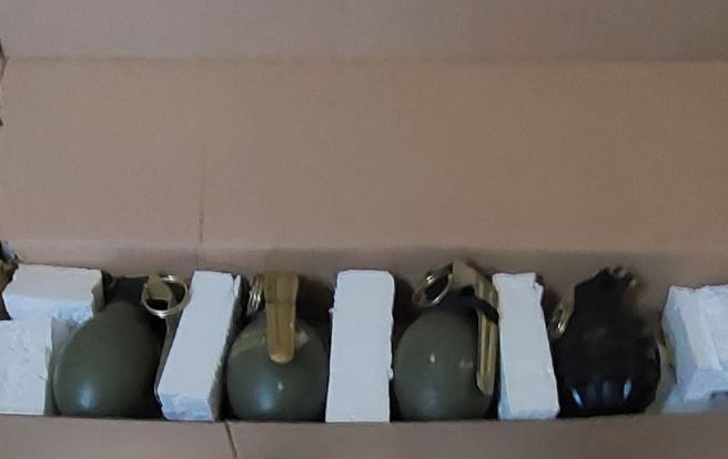 Moškemu z območja Policijske postaje Šentjur zasegli štiri ročne bombe 