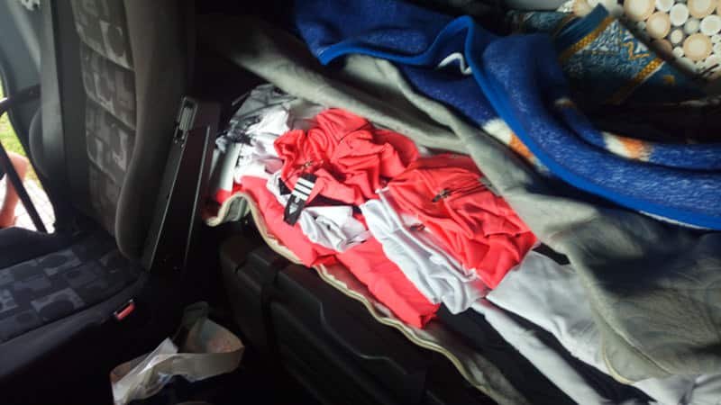 Na Mejnem prehodu zasegli več športnih oblačil