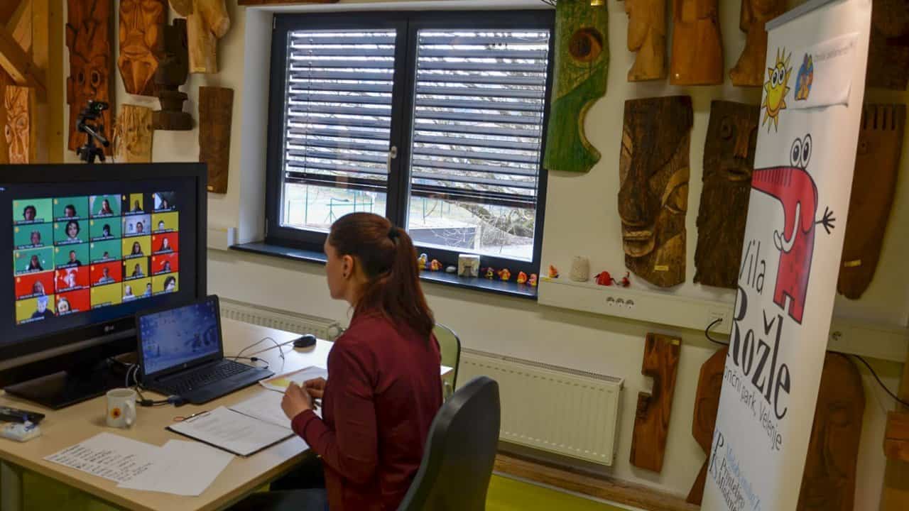 Na mlade dogodki v družbi vplivajo tudi pri poklicnih odločitvah