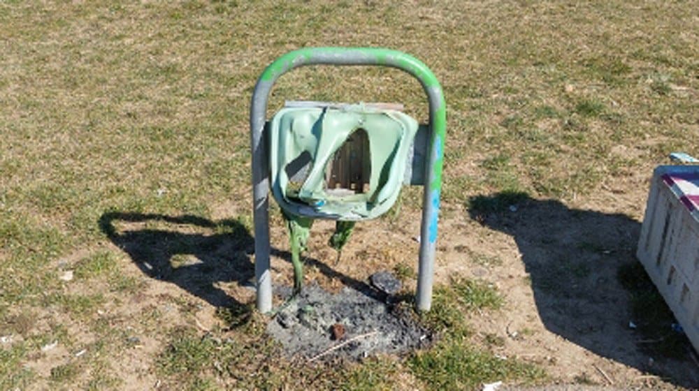 Zažgal javni koš za smeti