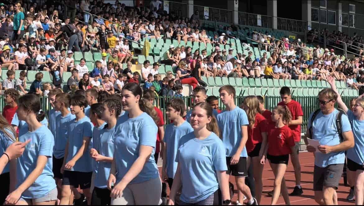 VIDEO: Otroška olimpijada na dan mladosti in prenovljeno malo nogometno igrišče