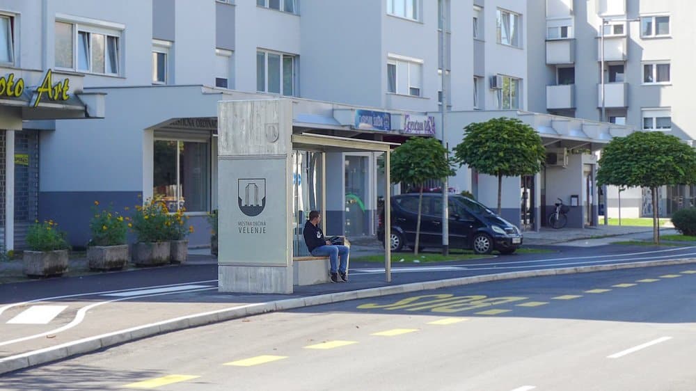 Začenjajo z rekonstrukcijo avtobusnih postajališč in postavitvijo nadstreškov