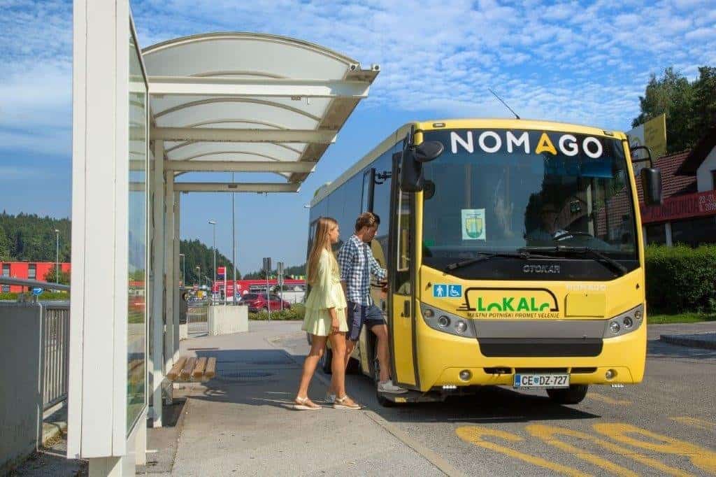 Julija in avgusta z Lokalcem do jezer tudi ob vikendih