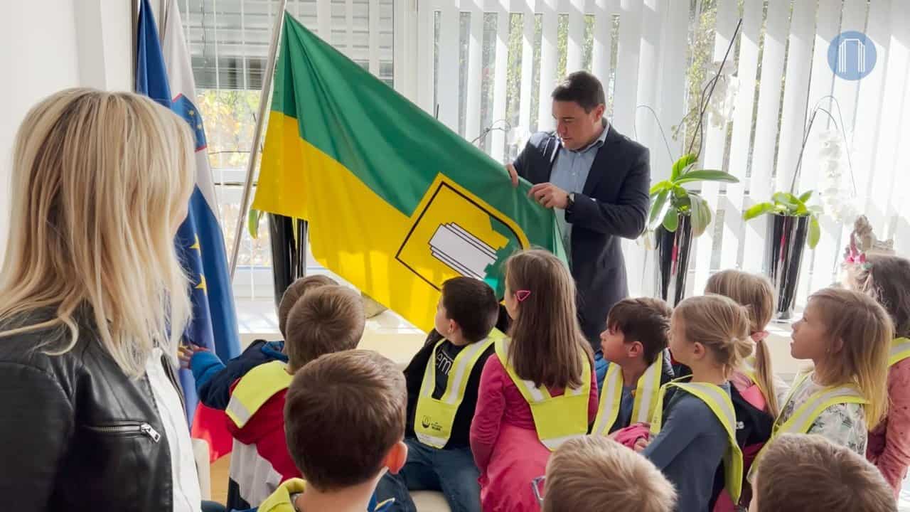 VIDEO: Velenjski prvošolci na obisku v županovi pisarni