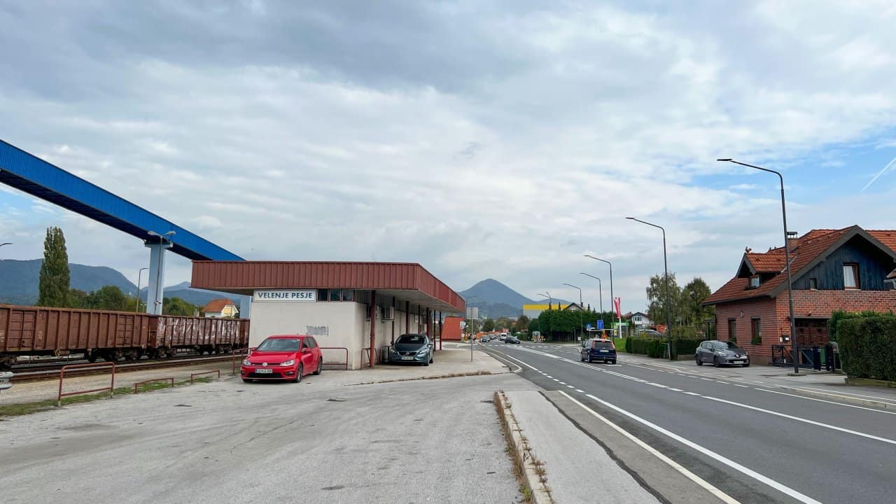 Pospešili postopke za postavitev nujno potrebne protihrupne ograje v Pesju