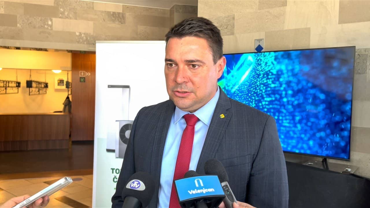 Kje vas čevelj žuli?