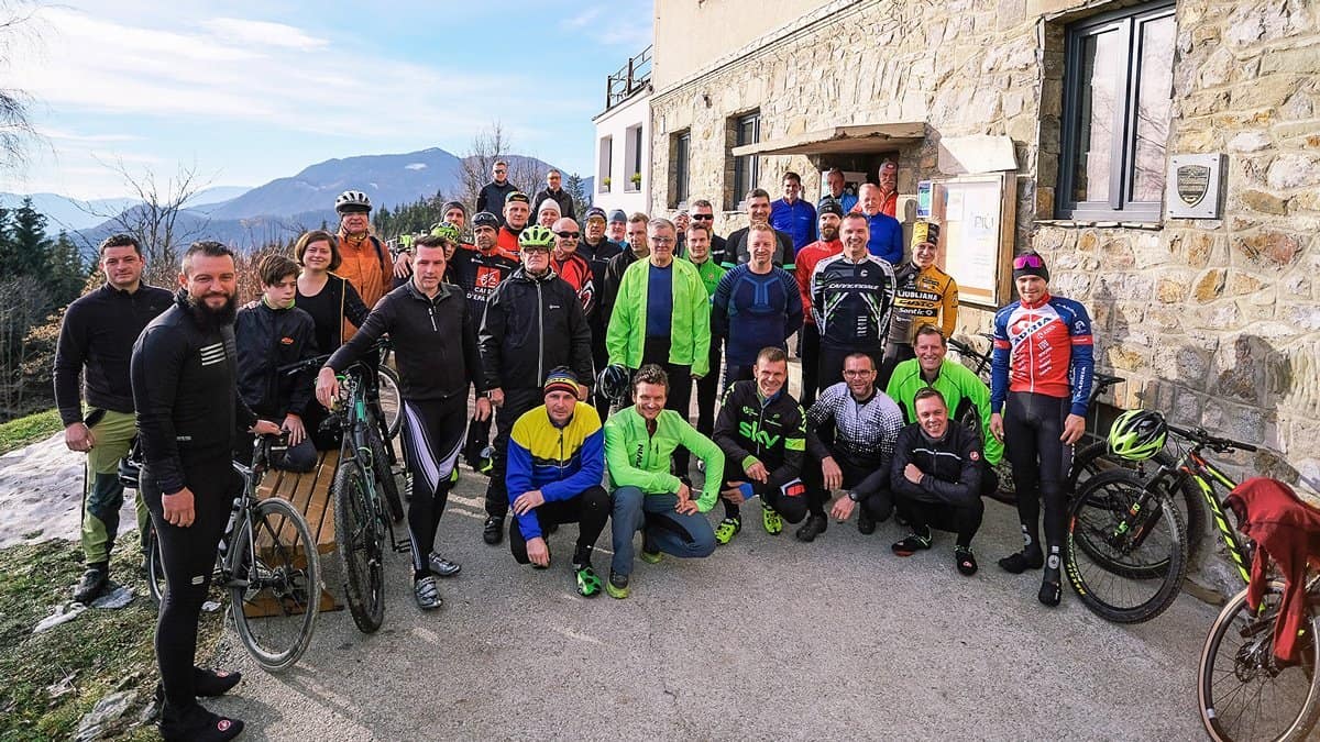 FOTO: Po več letih premora zopet izvedli skupinski silvestrski kolesarski vzpon na Sleme
