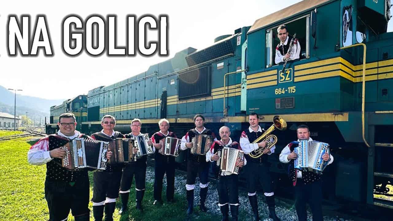 Konovski harmonikarji zaigrali Avsenikovo uspešnico ob taktu lokomotive