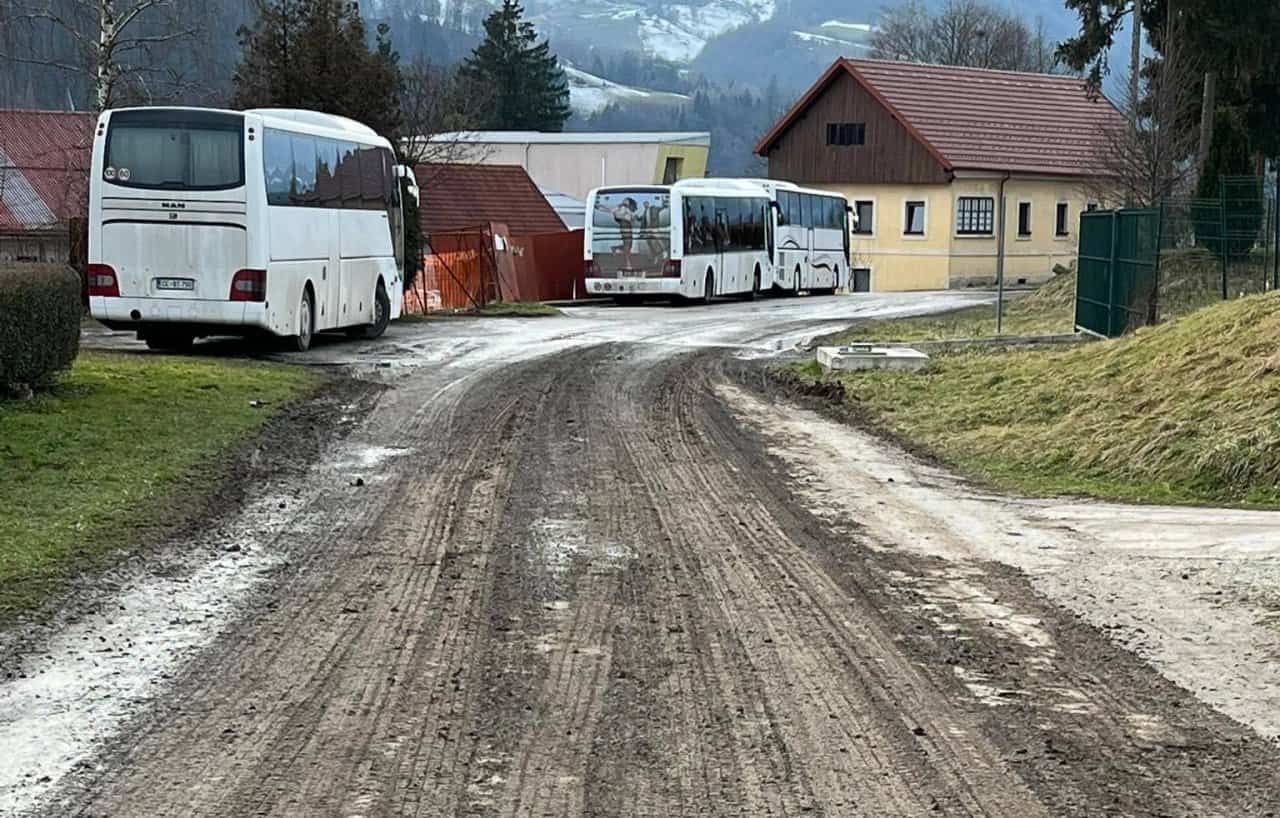 Občan Šoštanja opozarja na umazan odsek na Kajuhovi cesti #foto