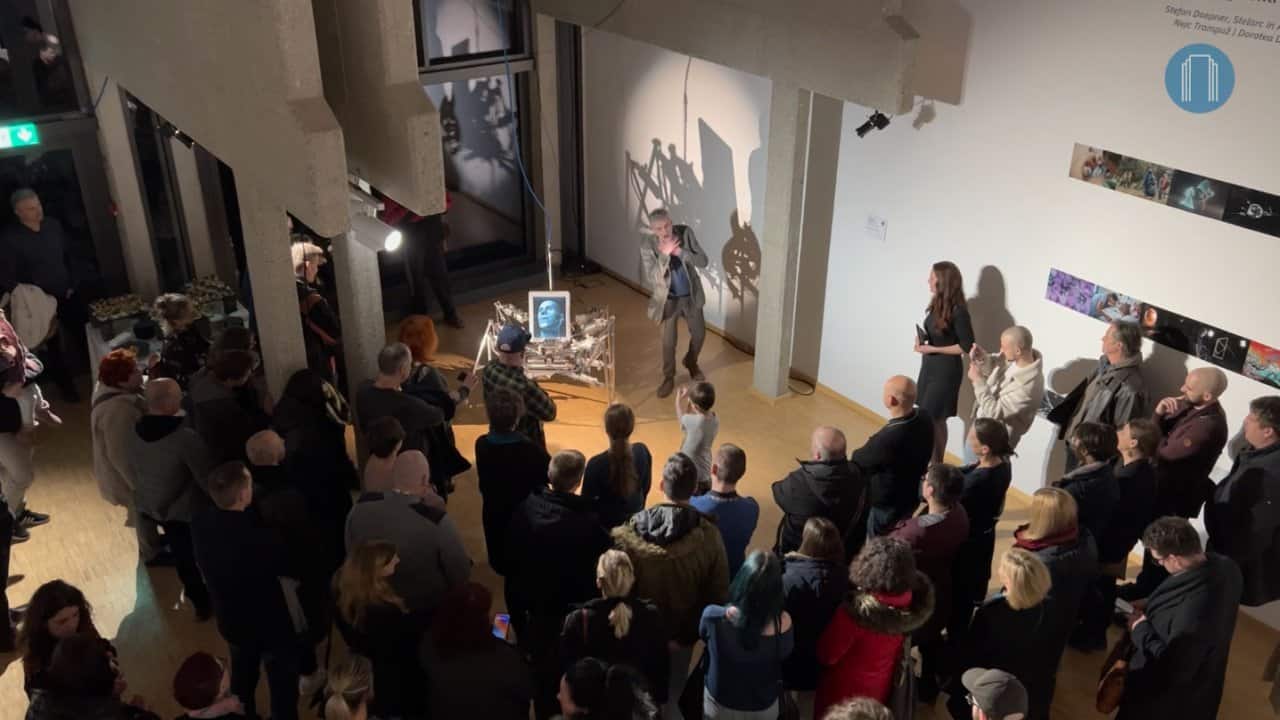 VIDEO: Ob množičnem obisku otvorili konSekvence