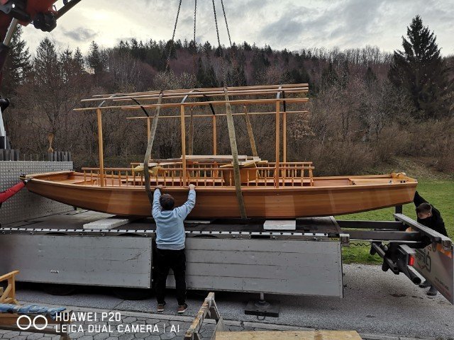 Jutri splavitev in krst nove pletne