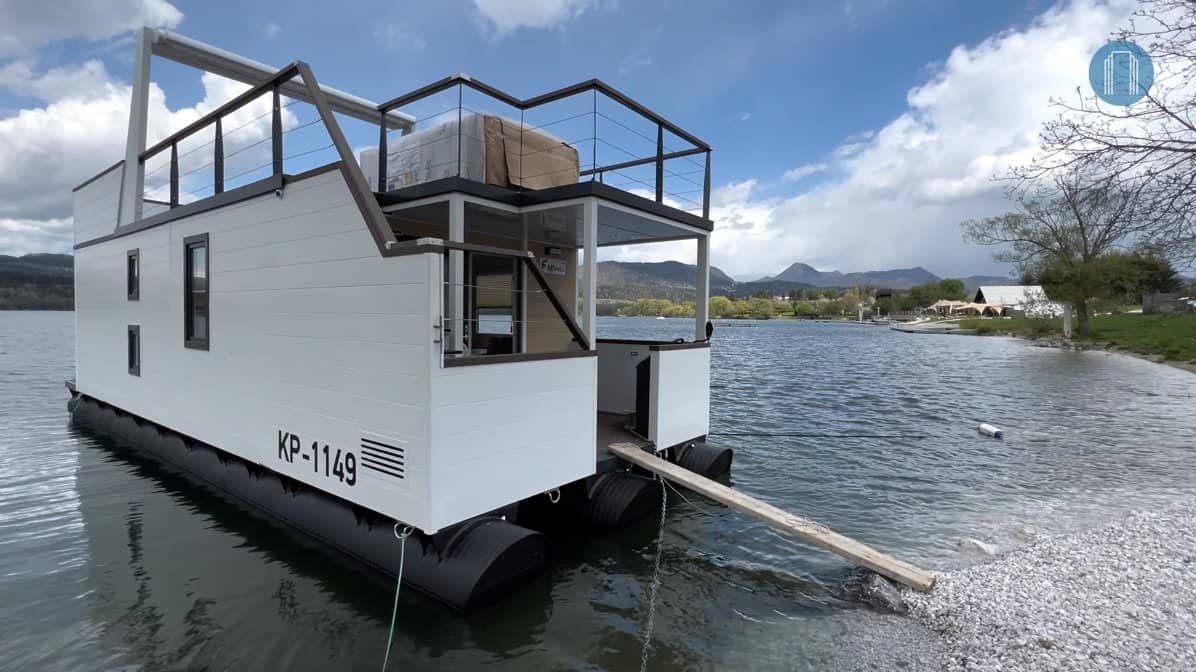 VIDEO: Plavajoča hiška na Velenjskem jezeru - Nova pridobitev kampa Velenje