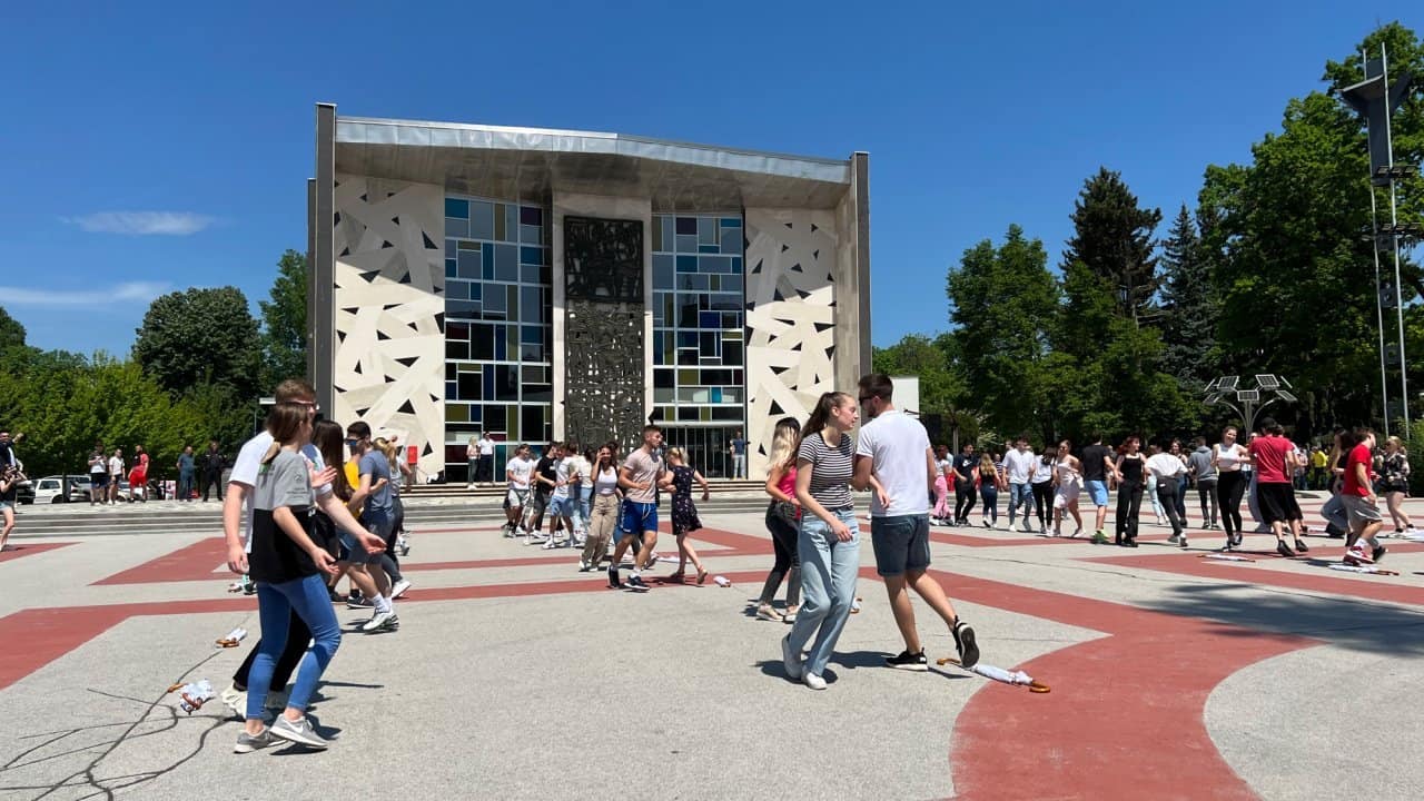 V petek Titov trg v znamenju plesa maturantov in devetošolcev