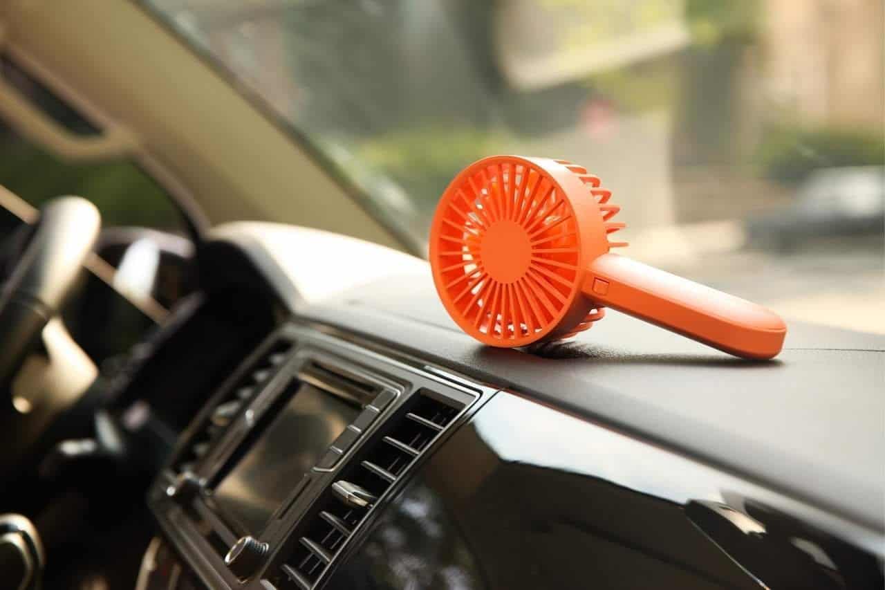 Na Žalskem v vozilu našli mrtvega otroka