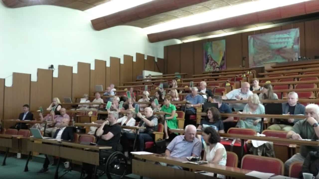 Svetniki izglasovali proti obravnavi pobude Ljudske iniciative Velenje