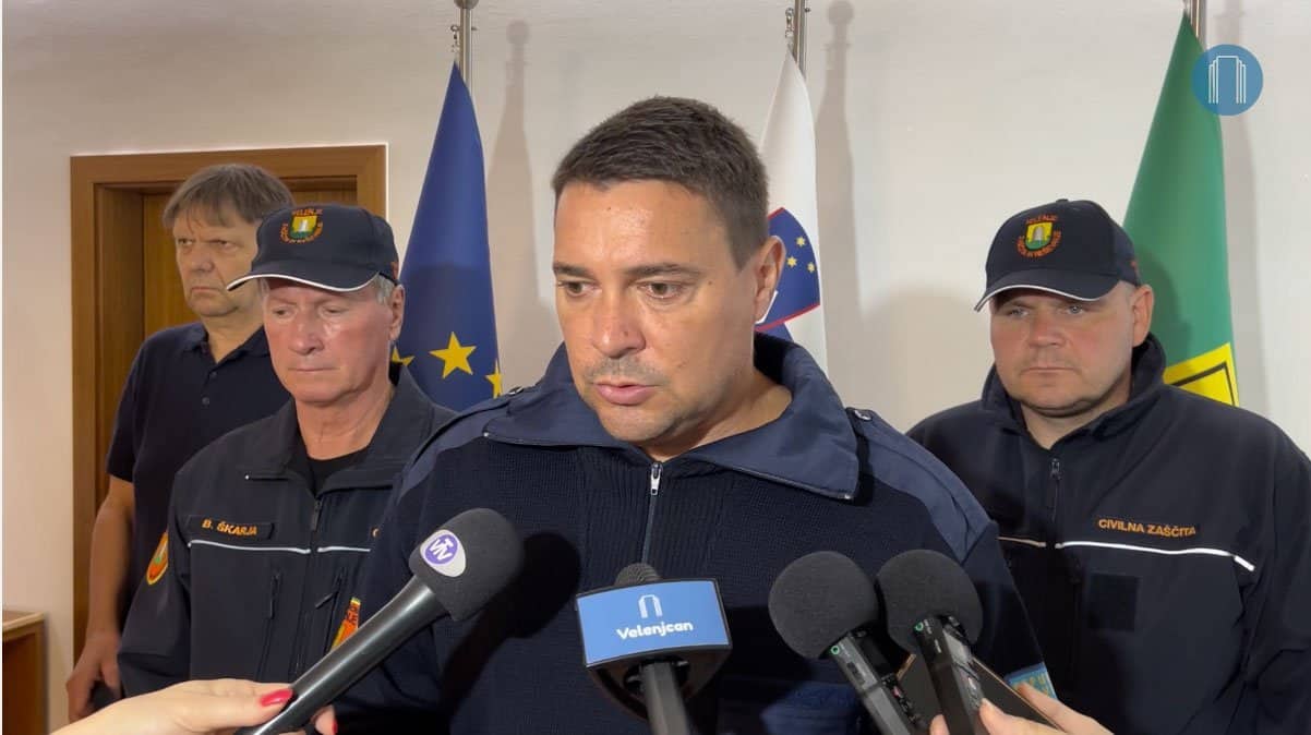 Nasip med Velenjskim in Družmirskim jezerom je še stabilen