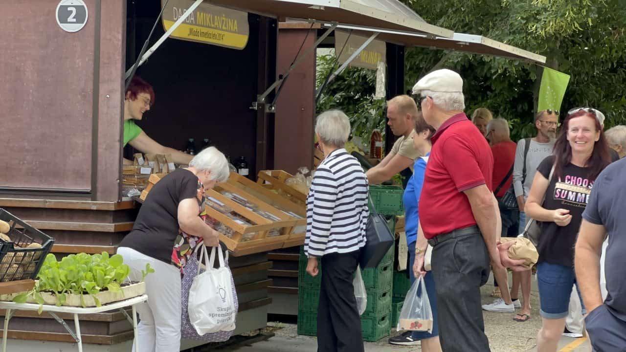 Komunalno podjetje Velenje bo najemnikom stojnic na mestni tržnici oprostilo plačilo dveh mesečnih najemnin