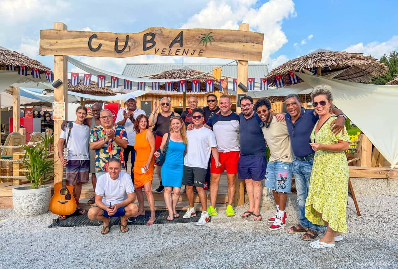 Velenjsko plažo so danes obiskale legende kubanske glasbe
