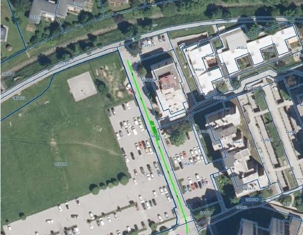 Na Kardeljevem trgu urejajo pločnik in kolesarsko stezo