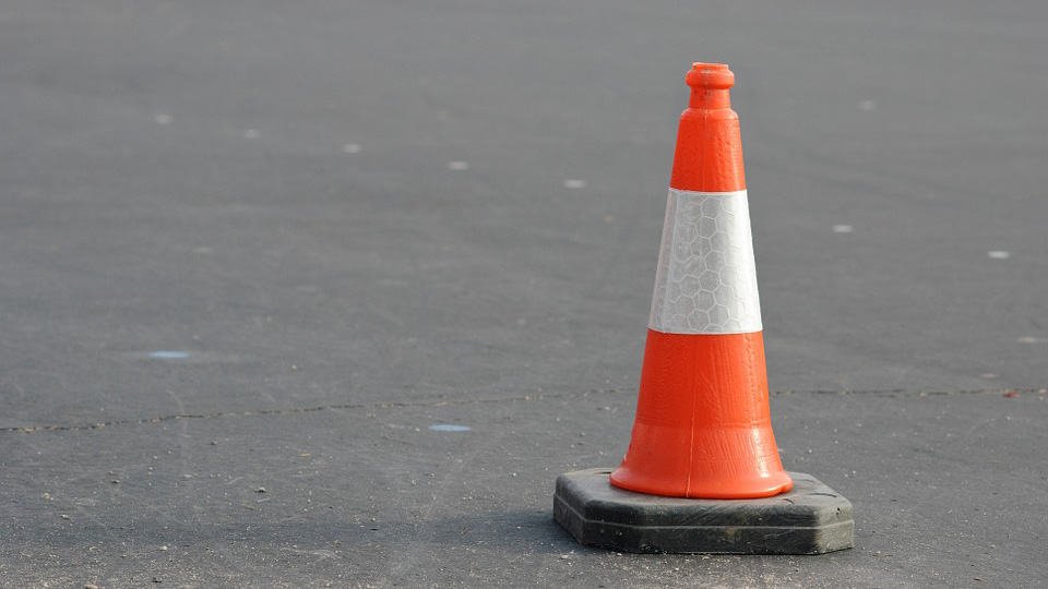 Popolna zapora na površini za pešce in polovična zapora ceste na relaciji Šaleška–Efenkova