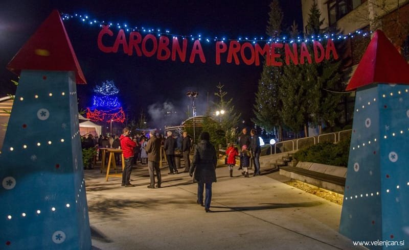 Odprtje čarobne promenade s Hatano, dedkom Mrazom in Dixie Shock Bandom